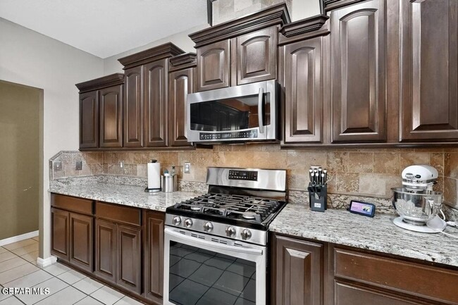 Building Photo - 6909 Desert Canyon Dr