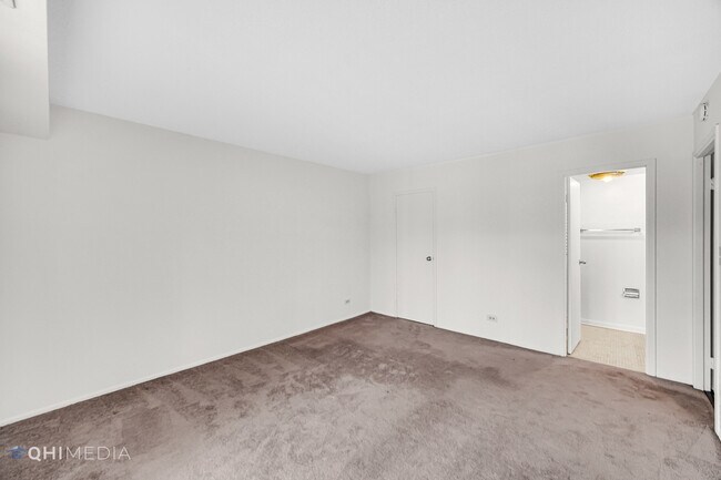 Building Photo - 111 S Baybrook Dr