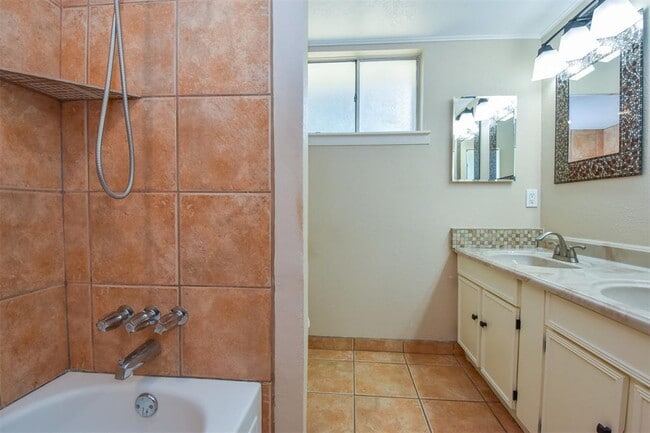 Building Photo - 8515 Riverside Walk Ln