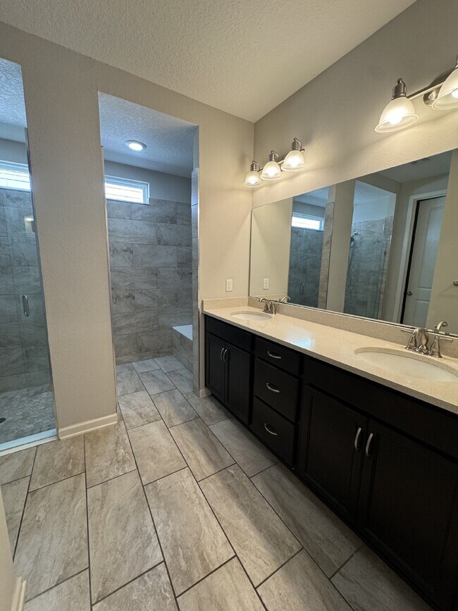 Building Photo - Shearwater, 4 bedroom 3.5 bath home for rent.