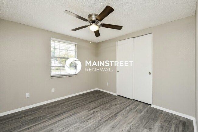 Building Photo - 3 Bedroom Pet-Friendly Home in SARASOTA, FL with Main Street Renewal