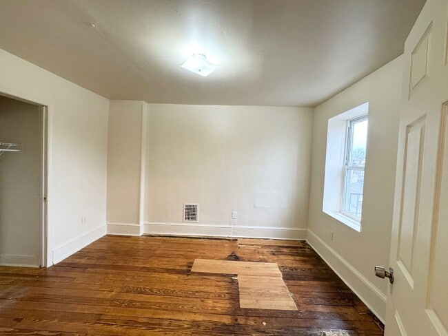 Building Photo - NEVI425