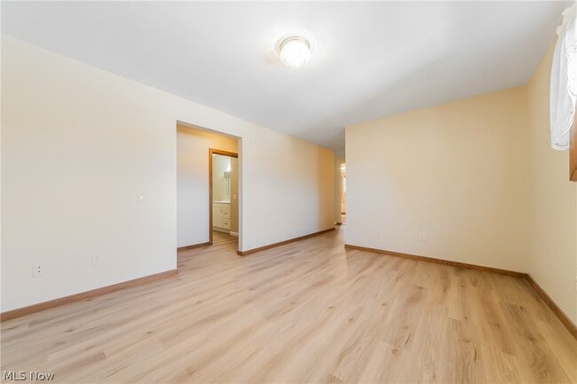 Building Photo - 8122 Brookside Dr
