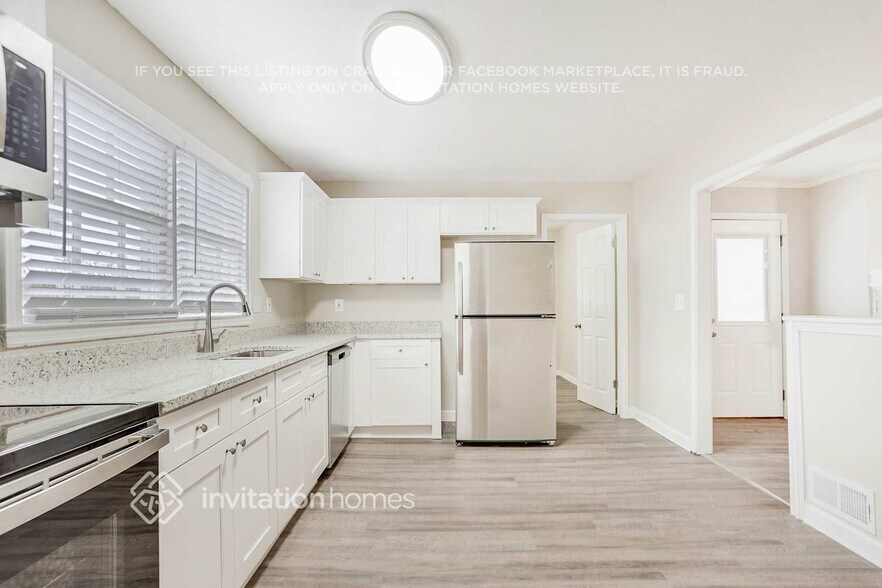 Building Photo - 5670 Orly Terrace