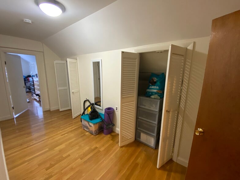 Building Photo - 40 Walker St