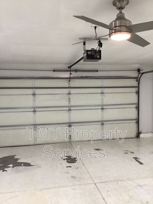 Building Photo - 9440 Stone Springs Dr