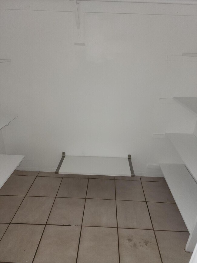 Building Photo - 1007 N 19th Ave