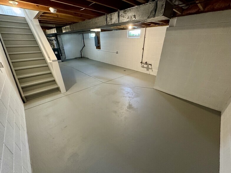 Building Photo - 389-395 Abbeyville Rd