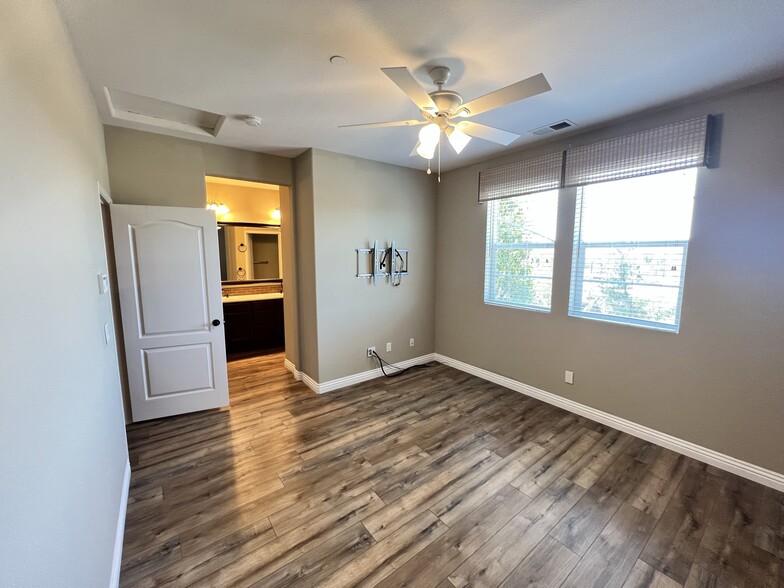 Master bedroom - 9931 Leavesly Trl