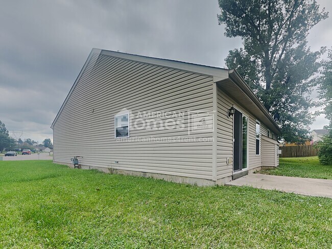 Building Photo - 131 Green Meadow Court