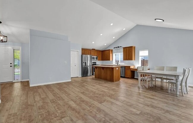 Building Photo - 3366 Merryvale Rd