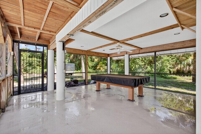 Building Photo - 1042 SE St Lucie Blvd