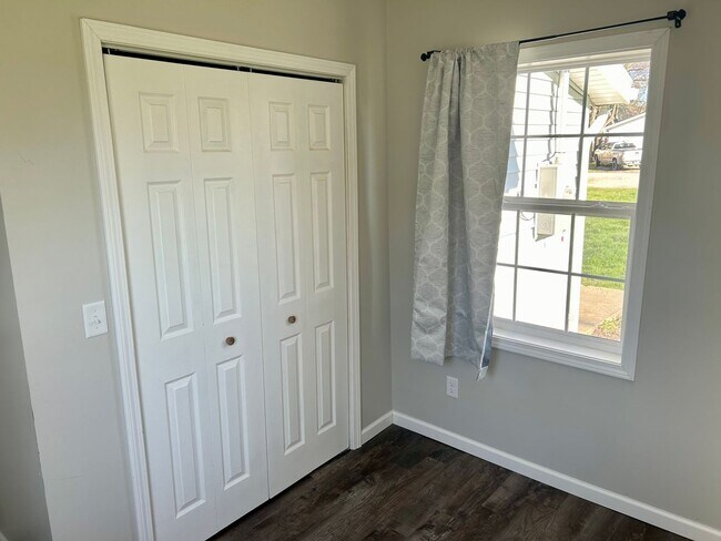 Building Photo - Recently Remodeled 3-Bed/1-Bath House in B...