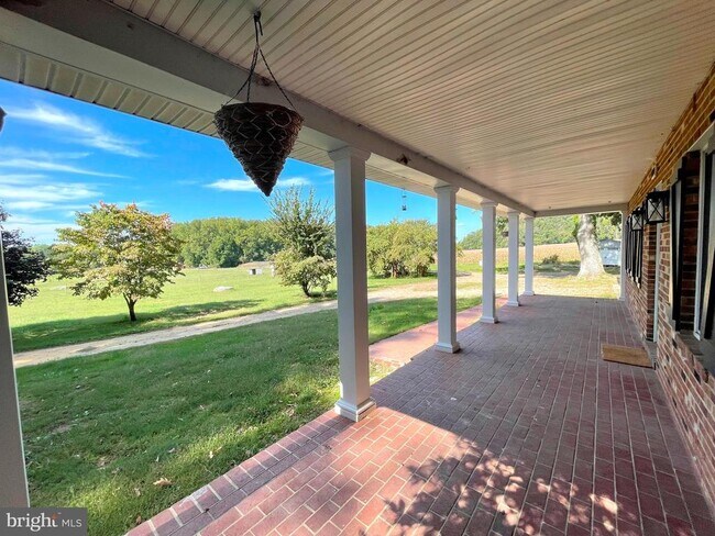 Building Photo - 10960 Earnshaw Ln