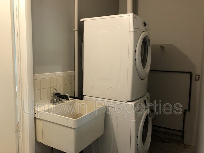 Building Photo - 3671 SE Tenino St