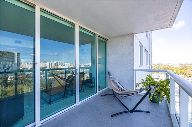 Building Photo - 1861 NW S River Dr