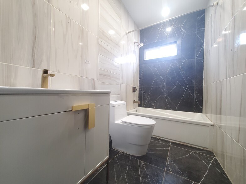 Unit 3 - 77 Vroom St