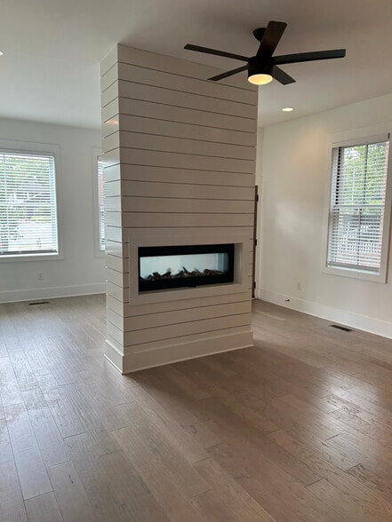 Building Photo - 924 Caruthers Ave