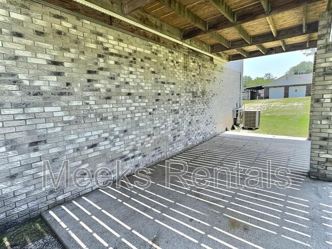 Building Photo - 40 Maple Ln