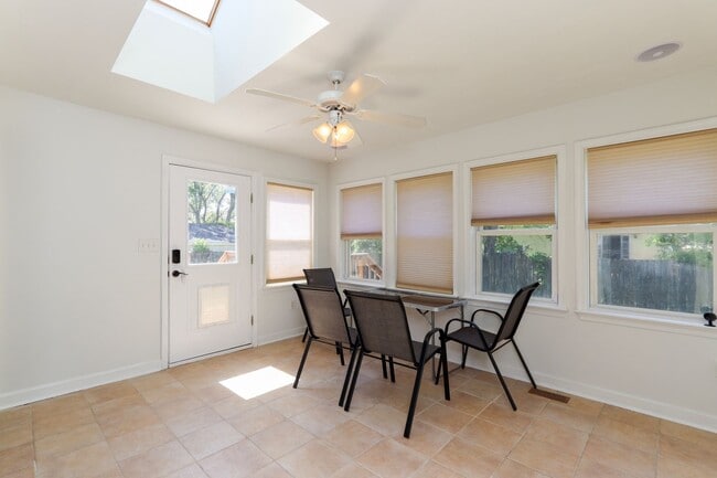 Building Photo - 614 Sedgefield Dr