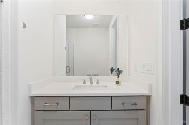 Building Photo - 871 3rd St