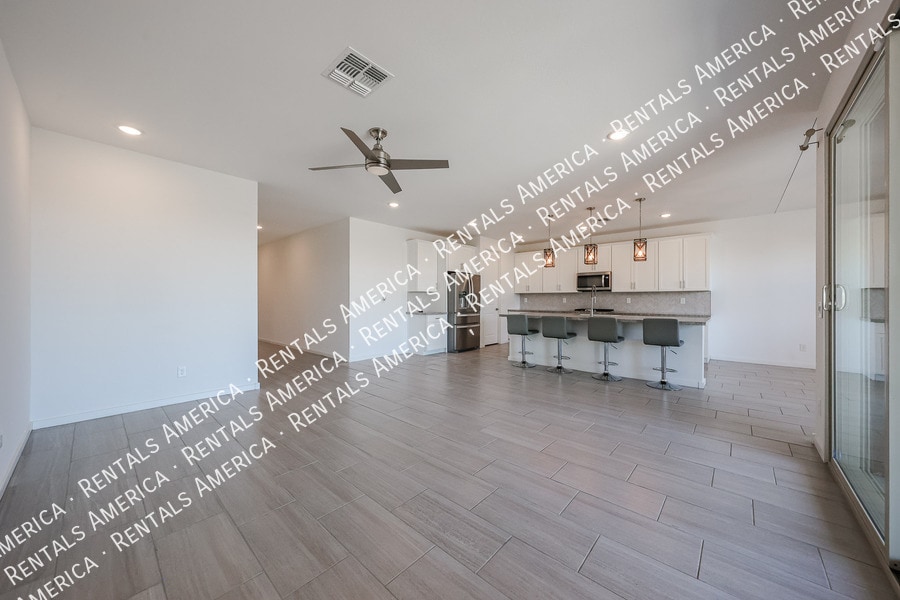 Building Photo - 40622 W Williams Way