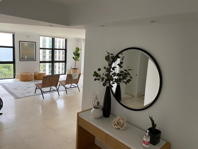 Building Photo - 1121 Crandon Blvd