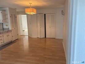 Building Photo - 4 McKendry Ct