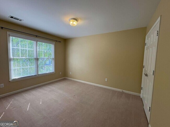 Building Photo - 1150 Lamont Cir