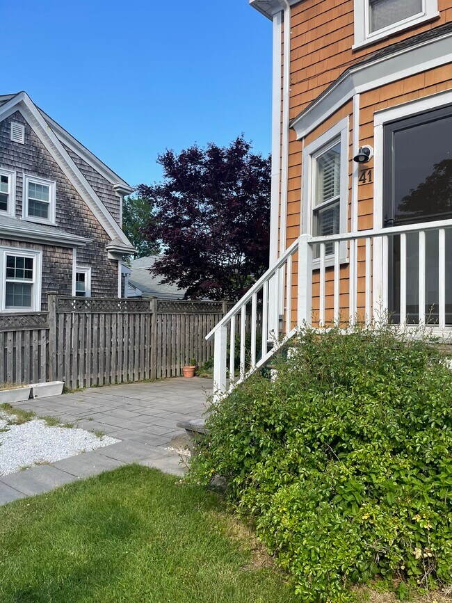 Building Photo - 41 Thurston Ave