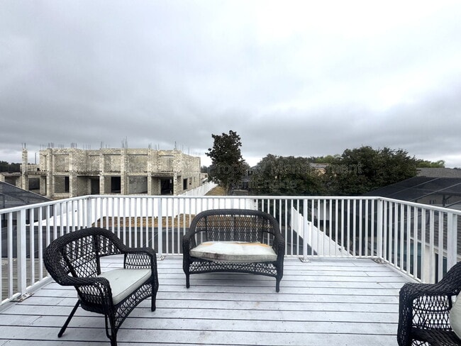 Building Photo - 736 Kildrummy Dr