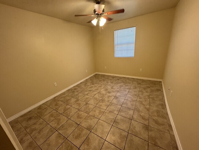 Building Photo - 3301 Pecan Dr