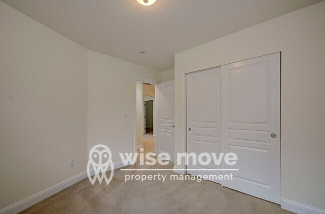 Building Photo - East Vancouver- Beautiful 5 bedroom