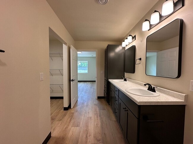 Building Photo - 507-509 Rustic Ridge Drive