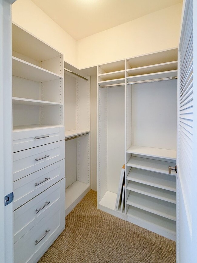 Building Photo - Beautiful Penthouse - 2bd 2 ba