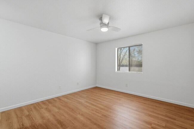 Building Photo - 317 N Vine Ave