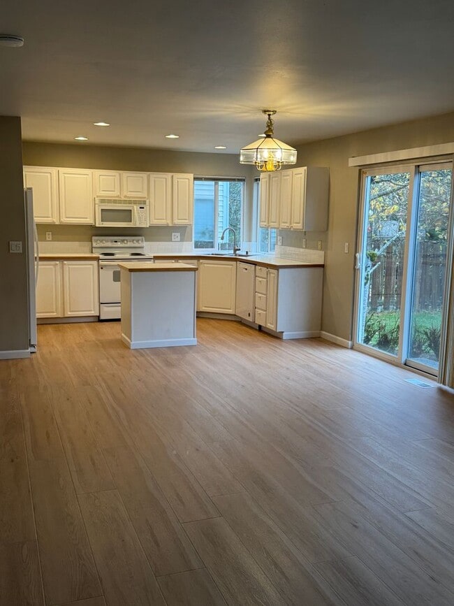 Building Photo - 3Bd/2.5Ba Sammamish House