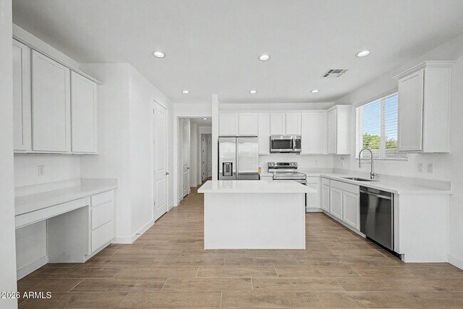 Building Photo - 295 E Mint Ln