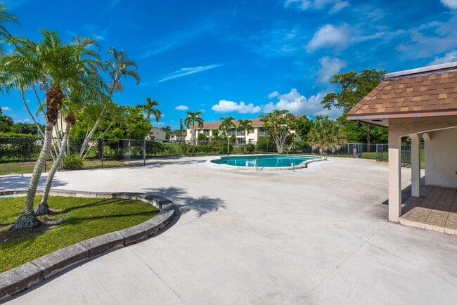 Building Photo - 2140 Sherwood Forest Blvd