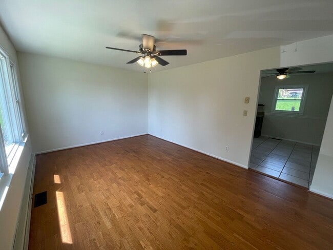 Building Photo - Dublin, 3 BR / 1 BA Available 11/17
