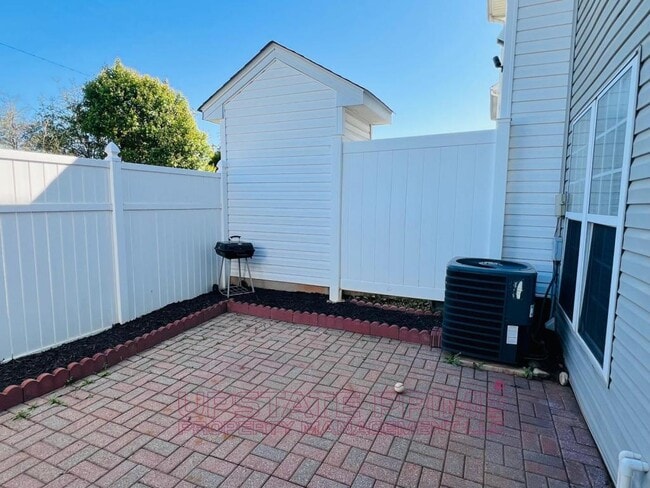 Building Photo - 44 Spring Crossing Cir