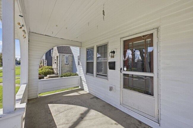 Building Photo - 417 S Huron Ave