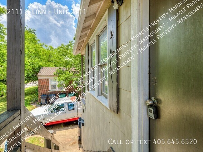 Building Photo - 2111 N Linn-Unit 2111