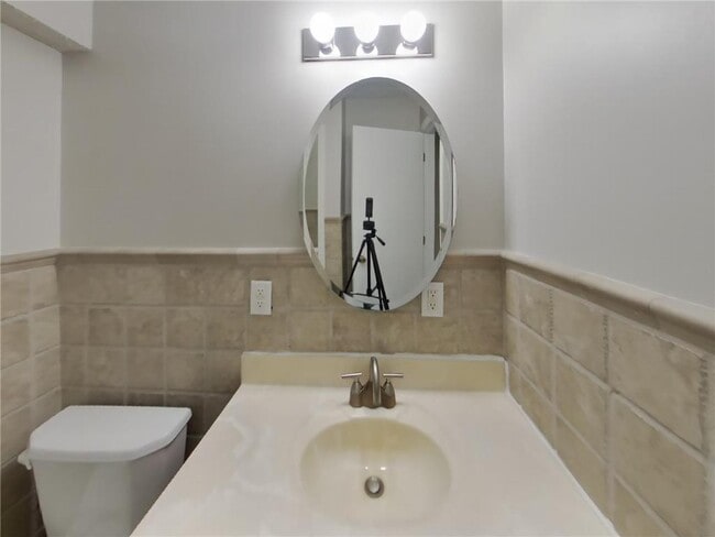 Building Photo - 9389 Jareau Ave S