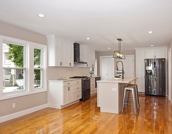 Building Photo - 68 Edward St