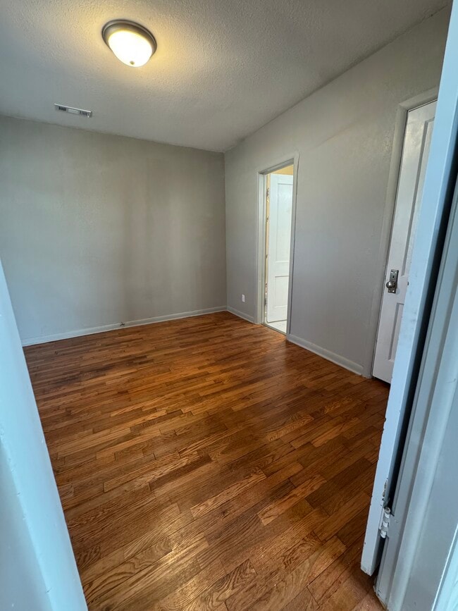 Building Photo - Grove