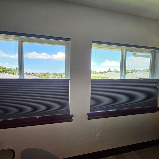 Building Photo - Turn-key Fully Furnished in Paradise Ridge...
