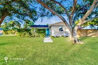 Building Photo - 779 Lynndale St N