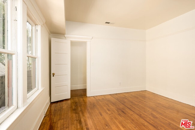 Building Photo - 2332 W 31st St