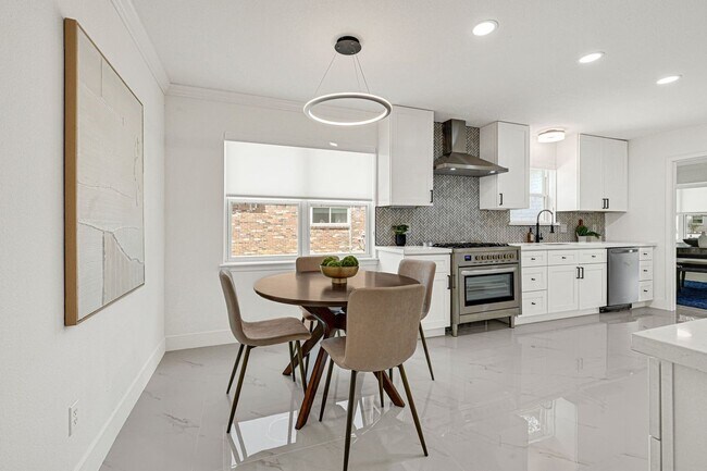 Building Photo - 2415 Moss Hill Dr